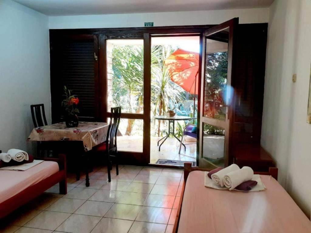 Apartmani Jessica Novalja Exterior photo